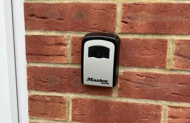 En-suite Double Room - Private Entrance & Free Parking - Foto 18