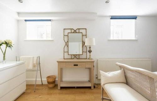 2 double bedroom large modern self contained apartment Free parking - Foto 11