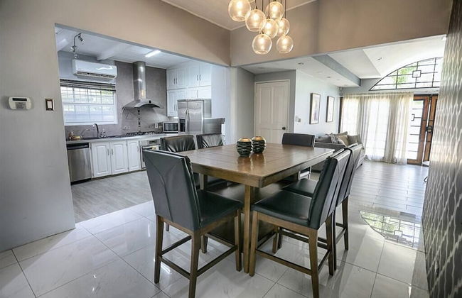 Pool and Jacuzzi Vacation Home - Foto 3