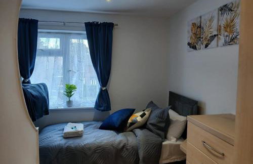 Modern & Spacious 3BR House Bracknell - Berkshire - Photo 58