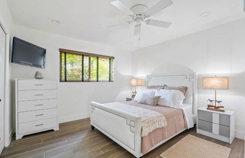 Spacious 4BR/3BA pool home, stylishly decorated - Foto 37