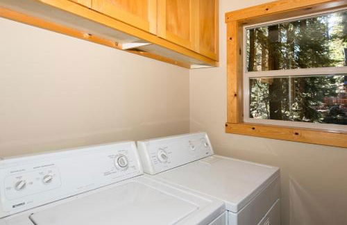 Interlaken on the West Shore by Tahoe Getaways - Pet Friendly 3BR, Close to Skiing & Walk to the Lake! - Foto 19