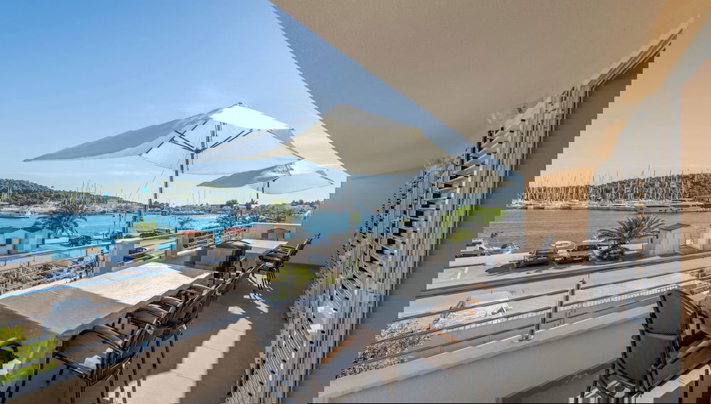 Seafront apartments Marija with terrace and mooring - Photo 1, Primary image