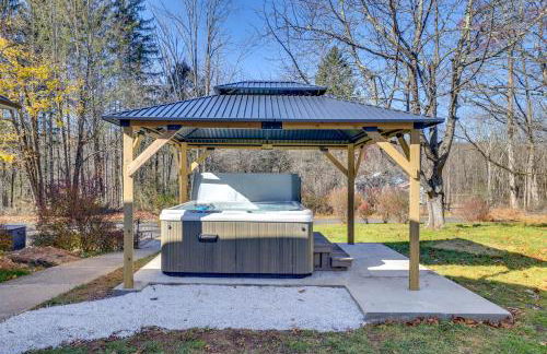 Game Room and Hot Tub! Cresco Family Home - Foto 32