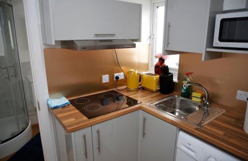 PrimeLuxe Stays - Modern 1BR Apartment with Private Garden Sleeps 4 Near ExCeL and London City Airport - Photo 26