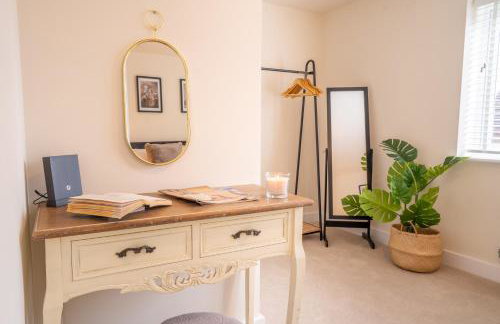 3 Beds with off-street parking for 2 cars, fast Wifi, sleeps 6 - Foto 10