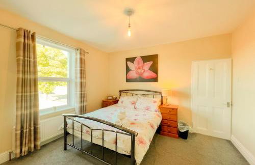 3 Bedroom House by Brookland Stays Serviced Accommodation Short Lets Leeds - Foto 7