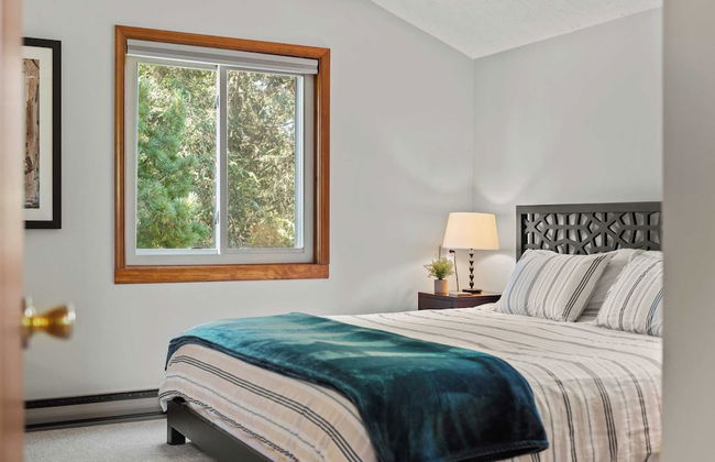 Waterside Haven by Avantstay Lakefront, Hot Tub, Game Room, Fire Pit - Photo 25