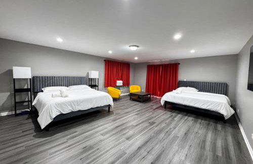 Sleeps 24+ Luxury house Near Chicago 12 king beds - Foto 77