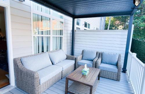 The Stallion #104 - Brand New Modern Spacious Loft with Patio - Walkable to attractions - Foto 5