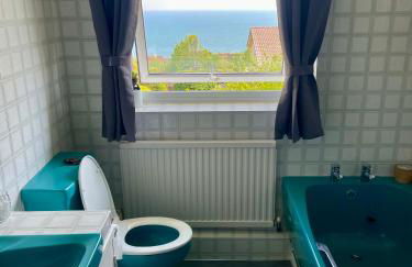 Stunning Charmouth Property with Bay views! - Photo 11