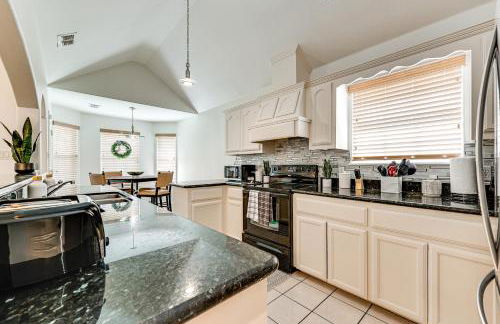 Fenced Yard Home Near Hospitals in Edinburg! - Photo 10