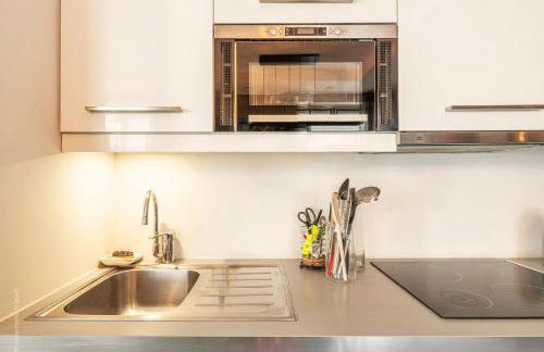 1min Walk From Champs Elysées - Avenue Montaigne - AC - Self-Checkin - Working Desk - Foto 13