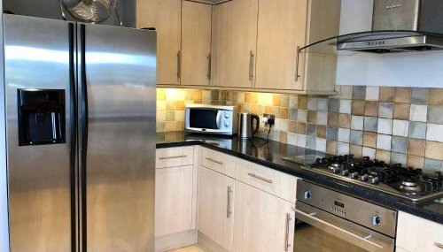 AB - Top floor 2 bed modern town centre apartment with parking for one vehicle - Foto 5