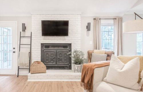 Stylish & Spacious Home Near ATL - Foto 45