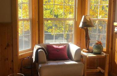 How would it feel to live close to the wildlife in a peaceful cozy cabin - Foto 11