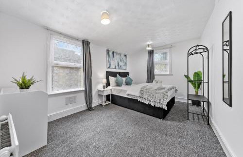 Citylink Spacious 5-Bedroom House,Wi-Fi,Easy Access to Excel and Central London - Foto 24