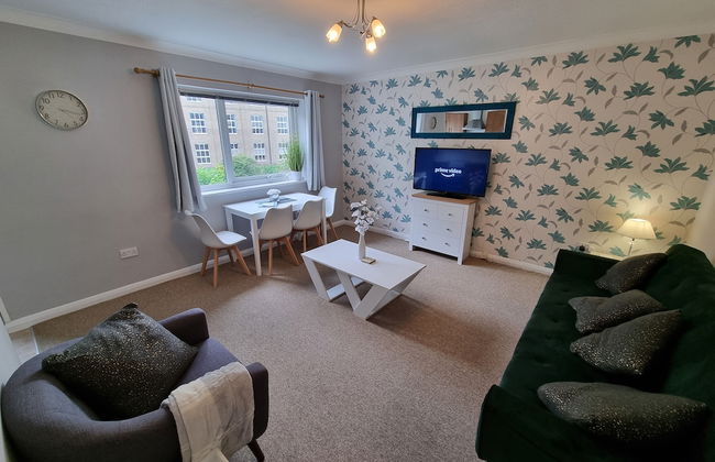 360 Serviced Accommodations - Swan Path Retreat - 2 Bedroom Apartment - Photo 19