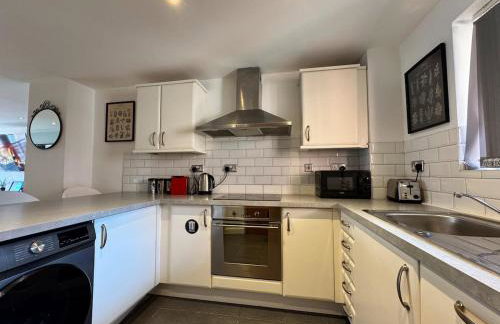 Balcony Free Parking Huge TV City Centre Apt - Foto 20