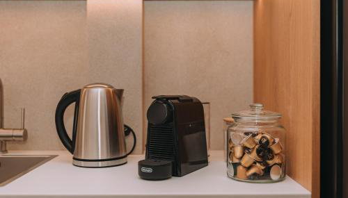 Bright & Contemporary Home with Balcony in Vibrant Piraeus - Foto 2