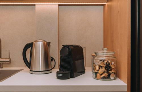 Bright & Contemporary Home with Balcony in Vibrant Piraeus - Foto 2