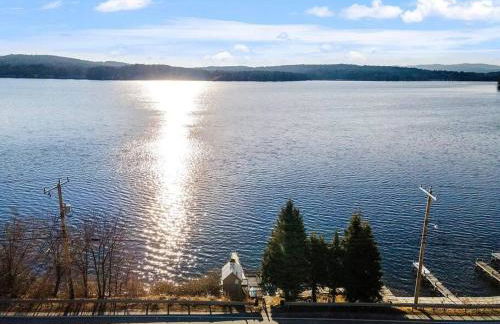 2-Unit House, big Lake Winnisquam views - Sleeps 13 - Foto 2