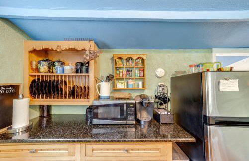 Historic Cabin with Yard 1 Mi to Lake Spavinaw! - Foto 9