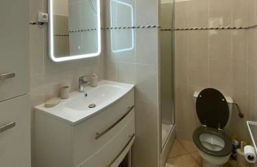 Villa Serenice - F2 au calme, climatisé, WIFI et parking gratuit - Foto 11