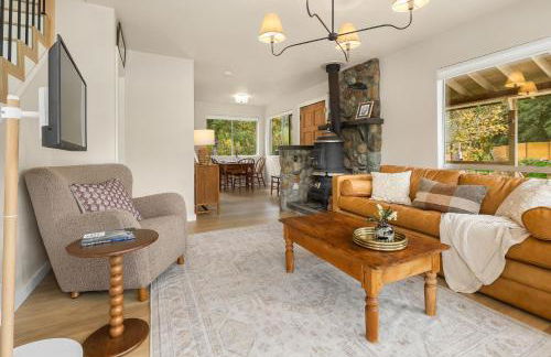 Riverfront Retreat Hot Tub Sauna Yard Gazebo and VIEWS - Foto 21