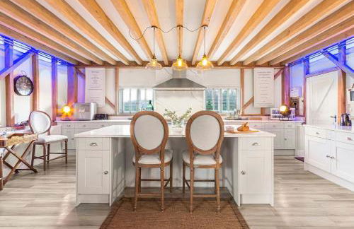 The Dairy Cottage with hot tub & pizza oven - Photo 11