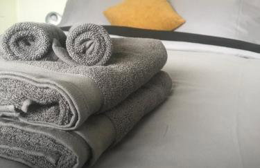 Quiet 2-Bed with Private Garden and Drive - Foto 38