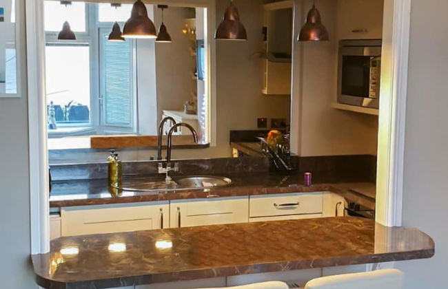 Seaview Apartment Sleeps 2 -patio -wifi -Tv - Photo 2