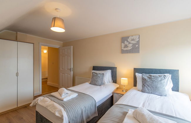 2-bedroom Penthouse, Clockhouse, Hoddesdon - Photo 11