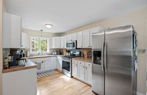 Cozy Mountain Retreat Fireplace Deck Near Lakes - Foto 16