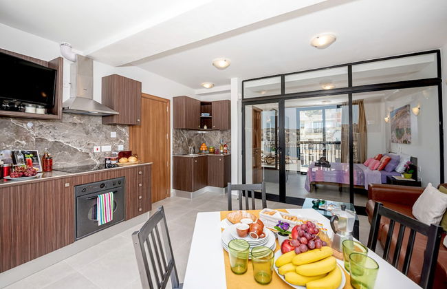 Harbour Lights Seafront Penthouse by Getaways Malta - Foto 27