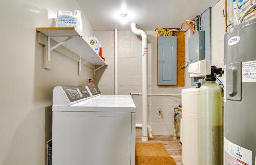 Scenic Yankton Retreat with Fire Pit 1 Mi to Lake! - Foto 28