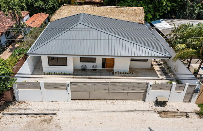 Tropical Brand new 4 BR gem in Potrero Near Beach - Casa Marzo - Photo 34