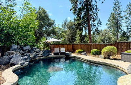 Log Cabin w/ pool, spa, game room, sleeps 20 - Foto 1