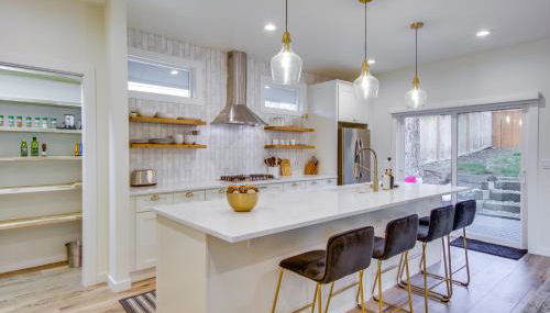 Private Yard and Fire Pit! Modern Kirkland Abode - Foto 5