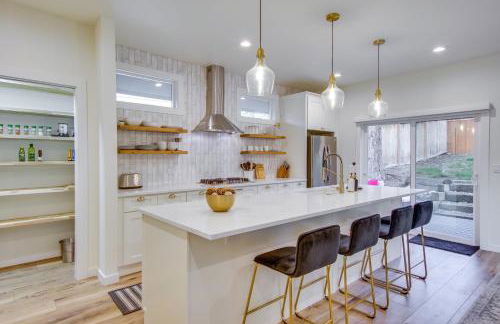 Private Yard and Fire Pit! Modern Kirkland Abode - Foto 5