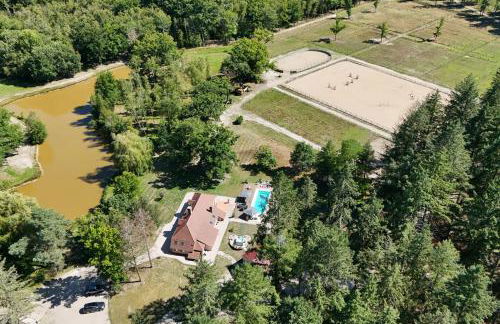 La Bretonnerie Luxury villa with pool & jacuzzi in a equestrian estate - Photo 2