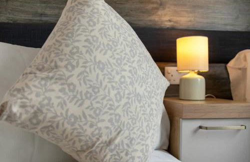 Lake View Escape - Fishing Lakes, Heated Outdoor Swimming Pool 500yrds on Sister Park , Pool Open April to September - Foto 35