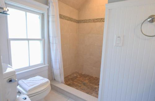 Gorgeous Traditional Home Modern Amenities Downtown Harwichport - Foto 30