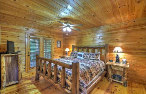 Ole Bear Paw Cabin - Cherry Log GA - Cozy Retreat, Stunning Views, Hot Tub, Outdoor Fire Pit, Porch Swing - Foto 15