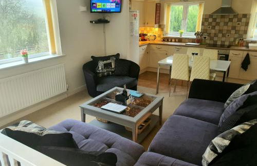 Idyllic 2 Bedroom Self-Contained UpsideDown Annexe - Photo 21
