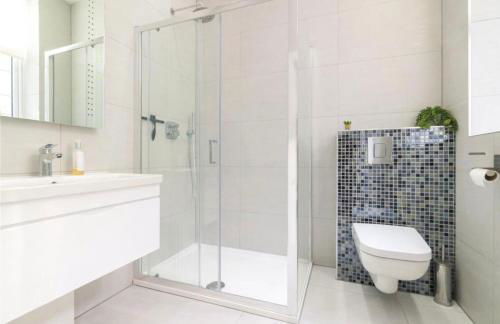 2 Bed, parking, 22mins-Central London, 15mins-LHR - Photo 8