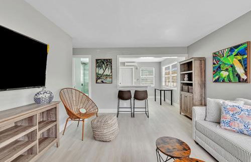 North Hollywood Beach 1BR | Walk to Ocean - Photo 1