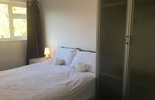 A Home from Home -2 Bed Flat & Free Driveway Parking - Foto 27