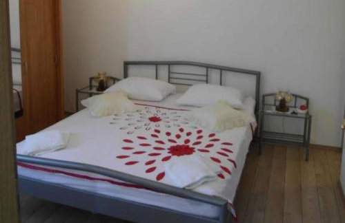 One Bedroom apartment with Terrace - Photo 4