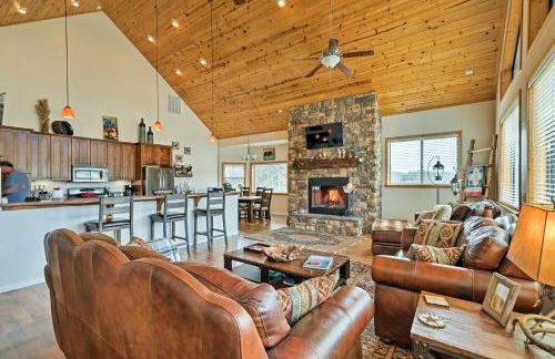 Hot Tub and Game Room! 30-Acre Vernon Retreat - Foto 10